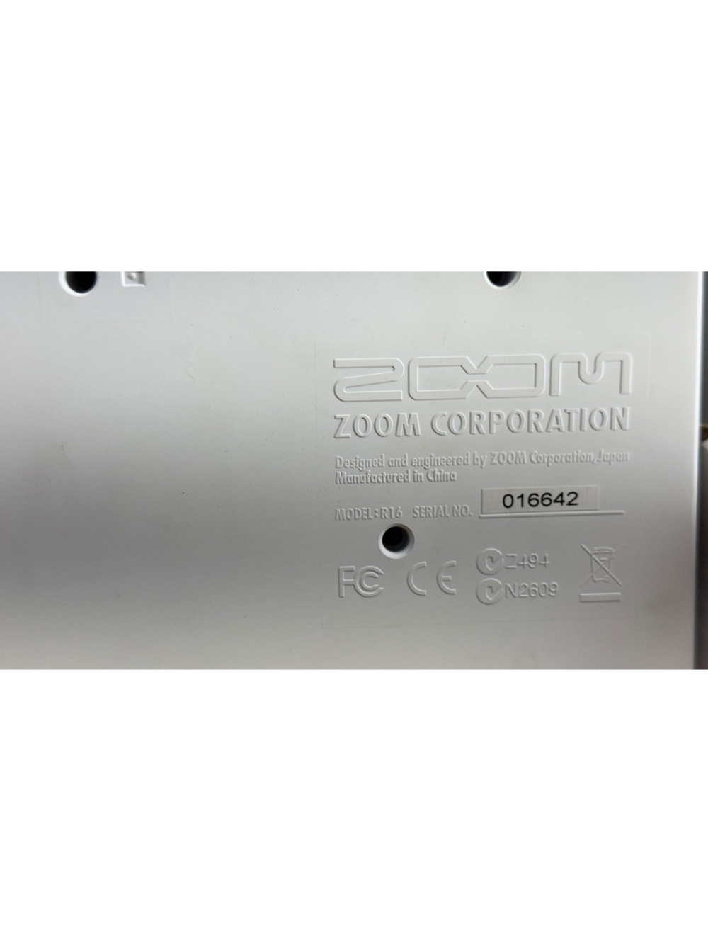 Zoom R16 Portable Multitrack Recorder Controller and Interface - Picture 9 of 10